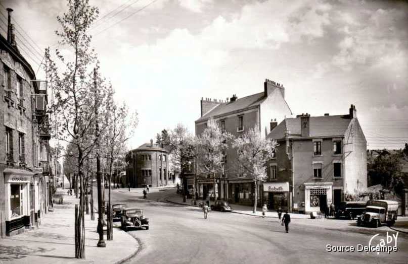 44 Nantes Place Jean Mace.jpg